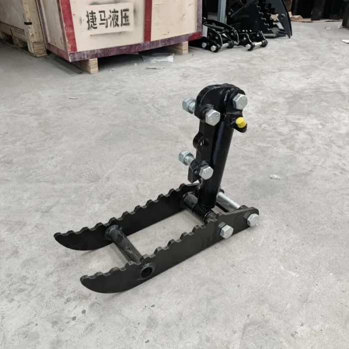 TYPHON-Attachments-Hydraulic-Thumb-Clip4.webp