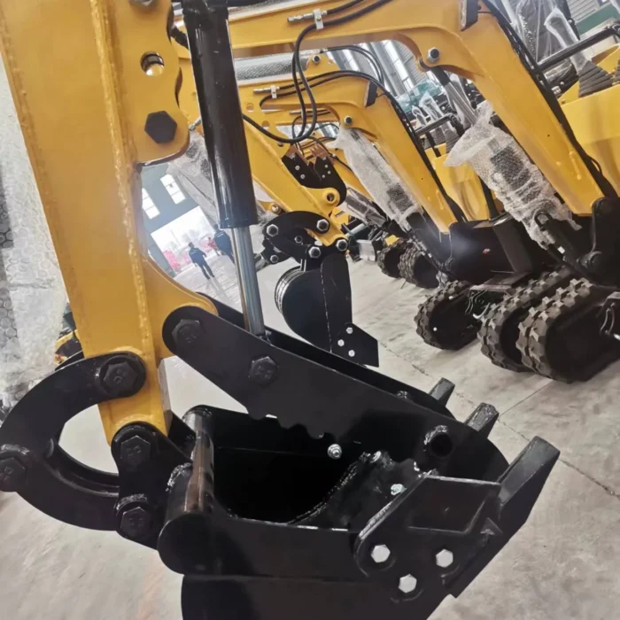 TYPHON-Attachments-Hydraulic-Thumb-Clip6.webp