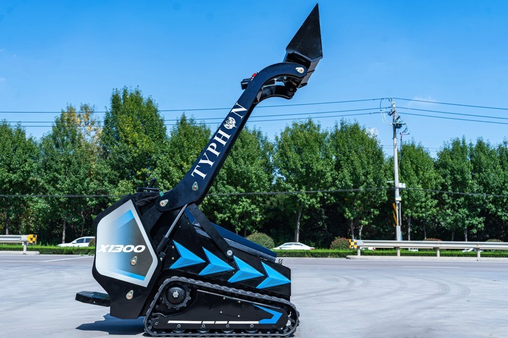 TYPHON-STOMP-X130011.jpg TYPHON-STOMP-X130011.jpg