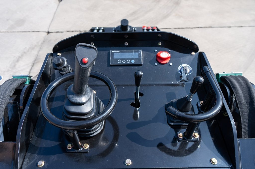 TYPHON-STOMP-X130020.jpg TYPHON-STOMP-X130020.jpg